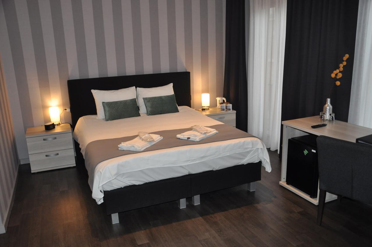 Hotel Acacia บลังเคนเบอร์เก ภายนอก รูปภาพ